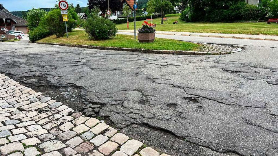 route endommagée, nids-de-poule, analyse des routes 