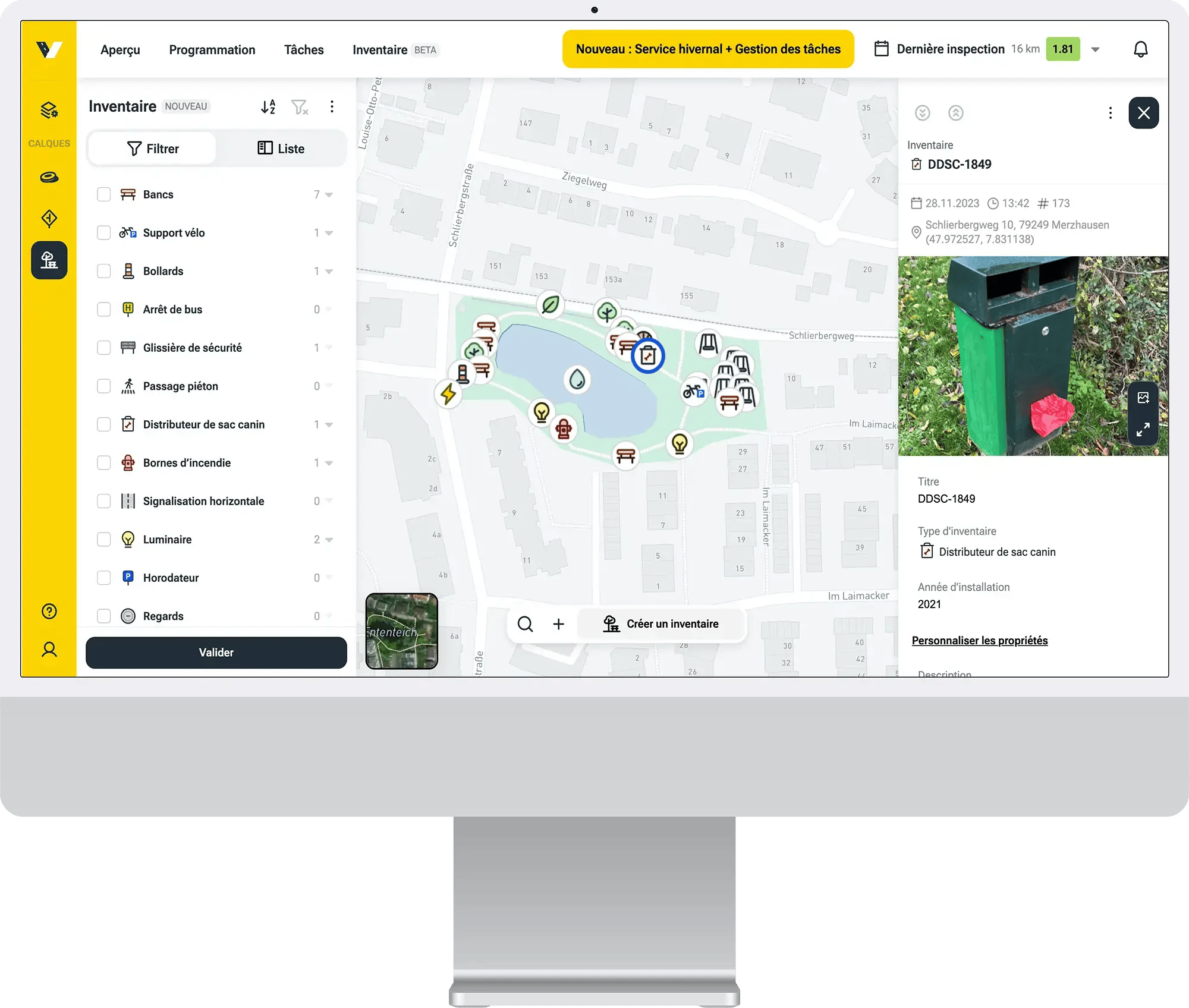Maquette d'un Mac équipé du système web vialytics ; un porte-sacs pour ramasser les déjections canines est ajouté à l'inventaire