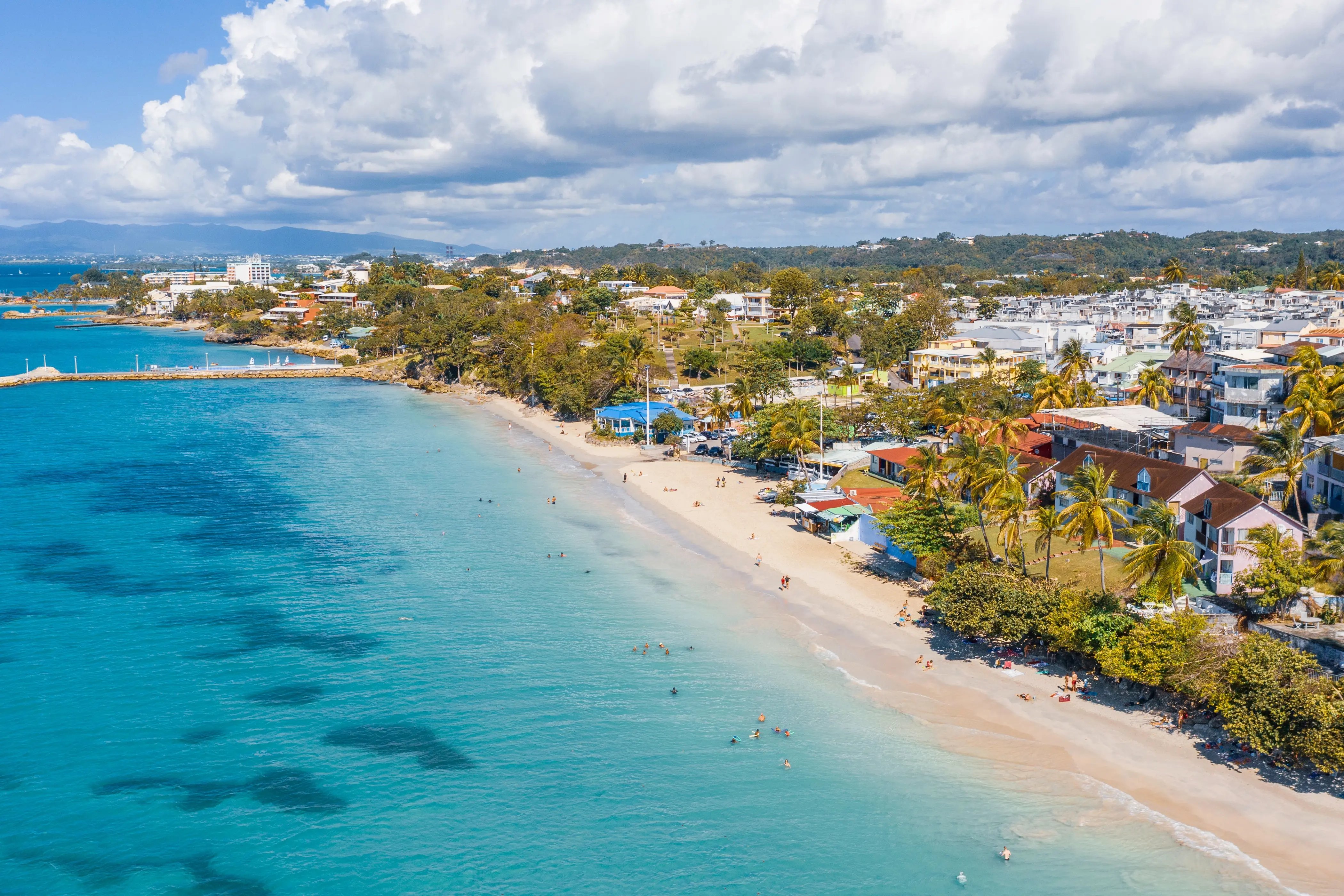 Vue aérienne de la plage du Gosier