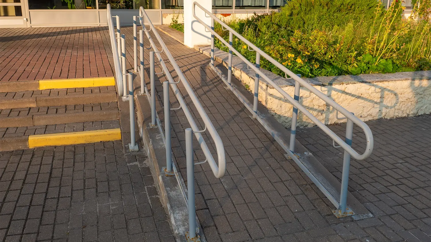 Rampe d'accès accessible aux PMR